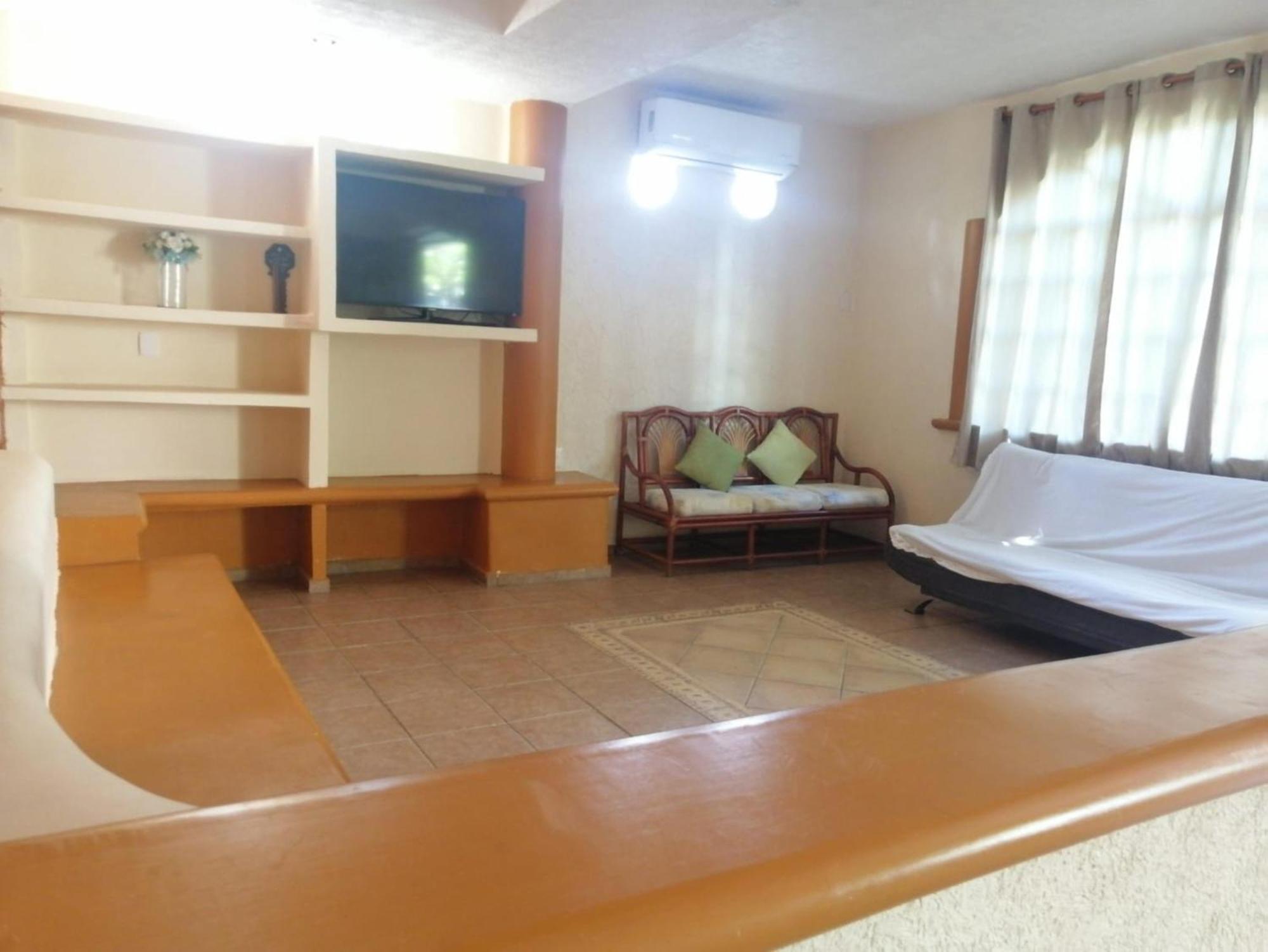 Ashly Boulevard Acapulco Room photo